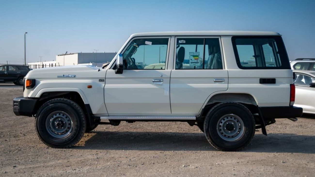 تويوتا لاند كروزر 70 LX LC 76 4.0L Petrol | Manual | Four Wheel Drive | 6 seats | 5 Door