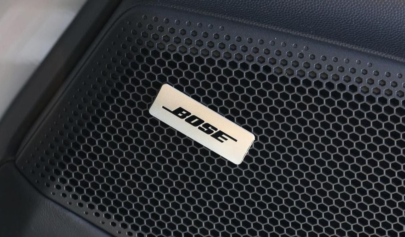 بورش ماكان Electric Estate 470kW Turbo RIGHT HAND DRIVE