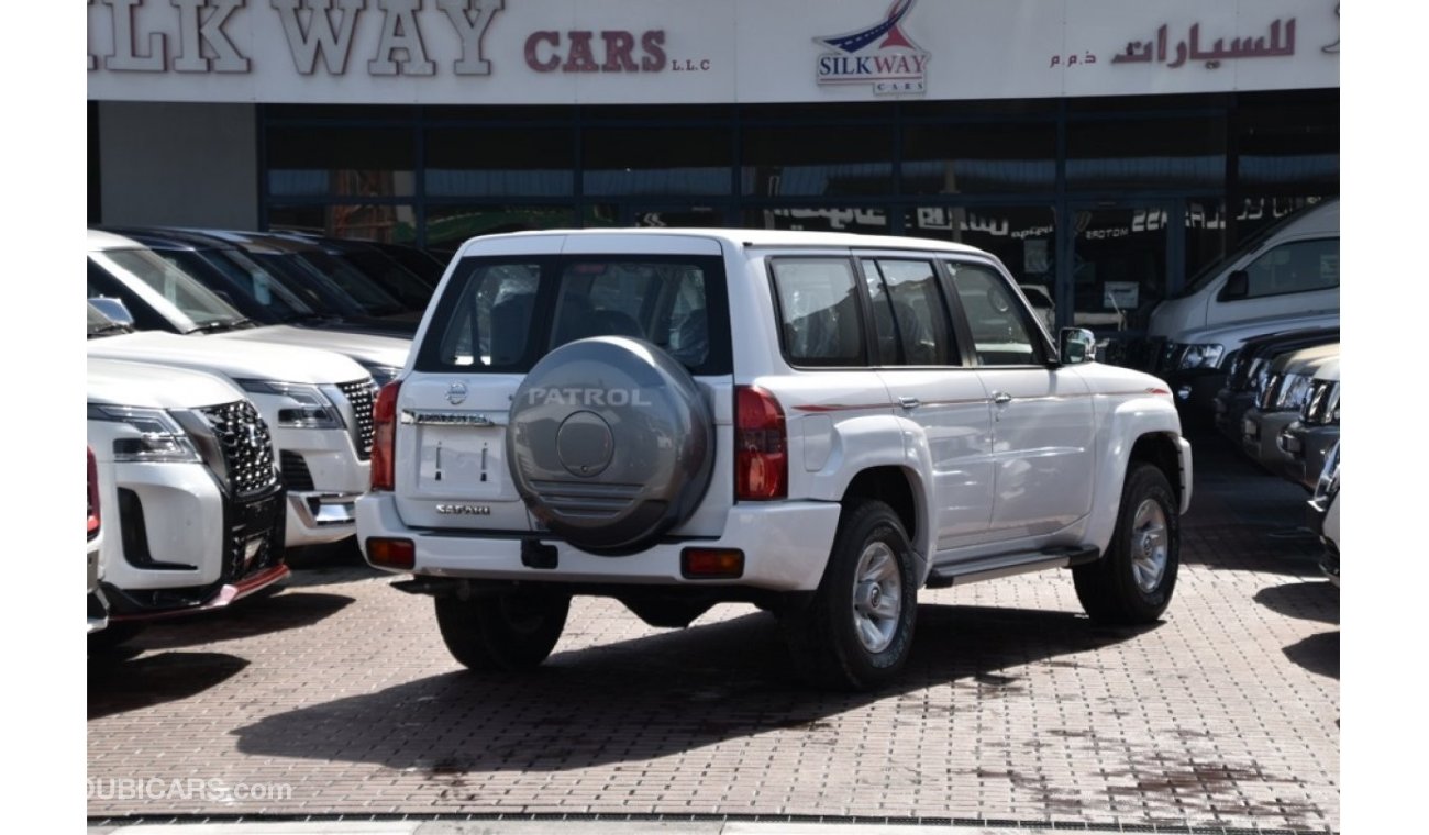 نيسان باترول سفاري Nissan Patrol  Safari M/T 4Doors Gcc Export Only