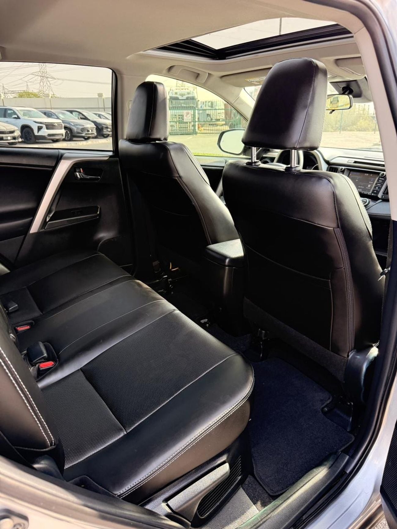 تويوتا راف ٤ XLE 2.5L