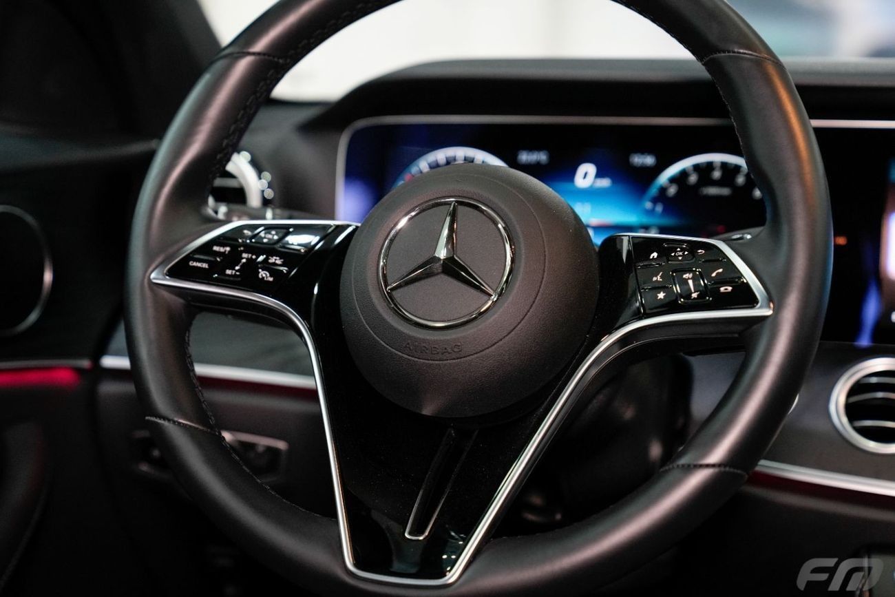 Mercedes-Benz E300 HYBRID - IN ITS EXCELLENT CONDITION!!!