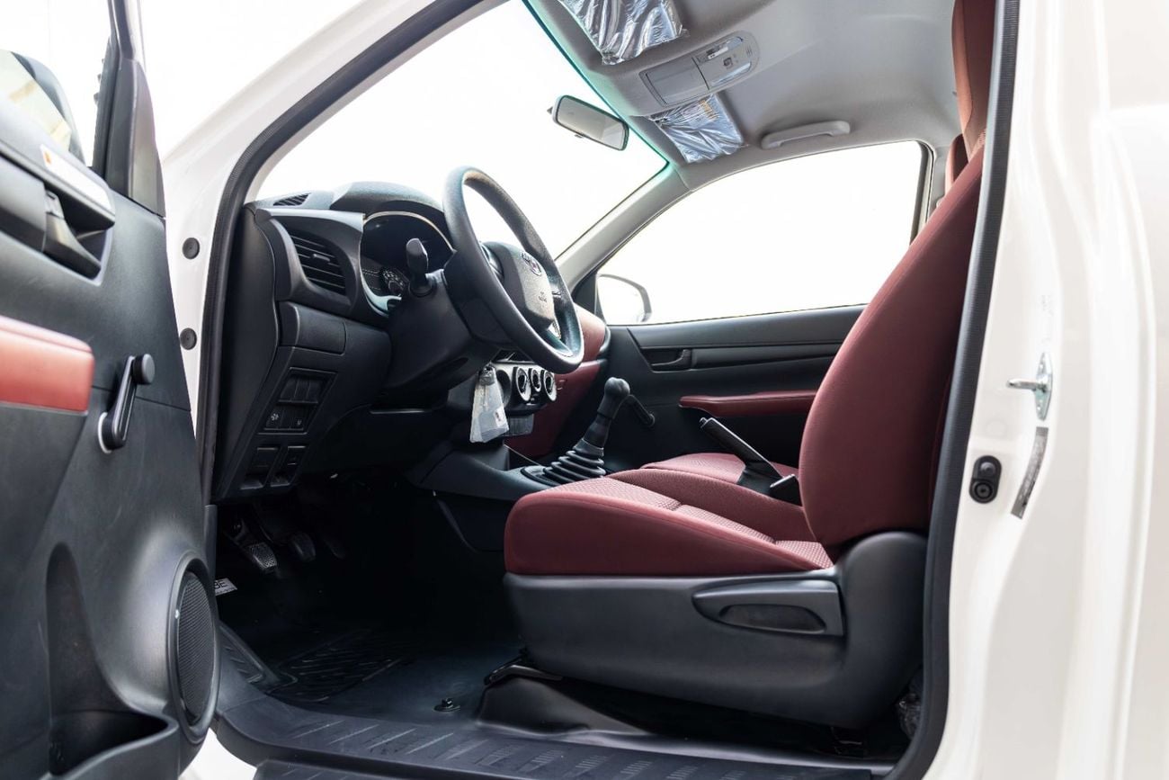 تويوتا هيلوكس Single Cab 2.4L Manual - Super White Inside Maroon | Export Only