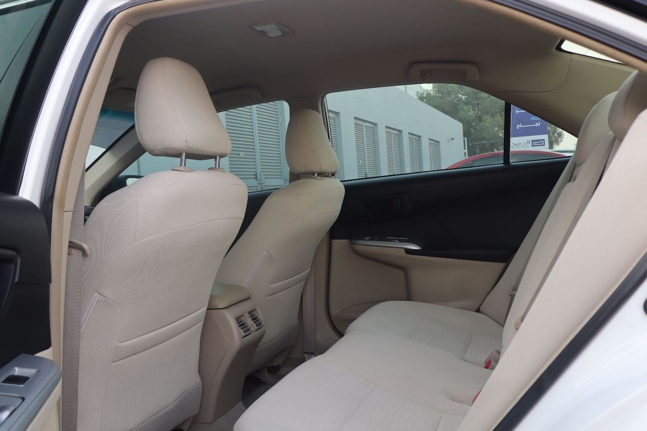 Toyota Camry SE 2.5L (215 HP)