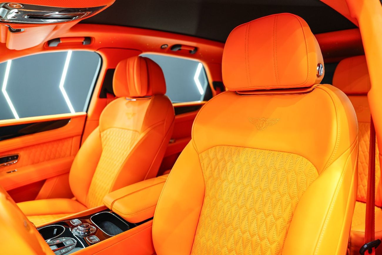 Bentley Bentayga W12, Carbon Fiber Body Kit, Panoramic Roof, Starlight Headliner, GCC Specs!!