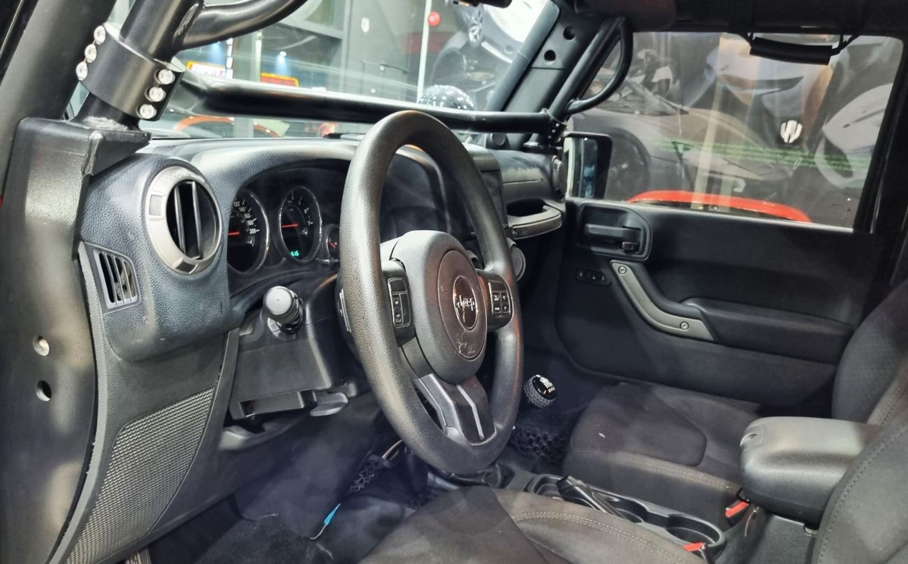 Jeep Wrangler JEEP WRANGLER SPORT 2013 IN VERY GOOD CONDITION WITH LOTS OF MODIFICATION