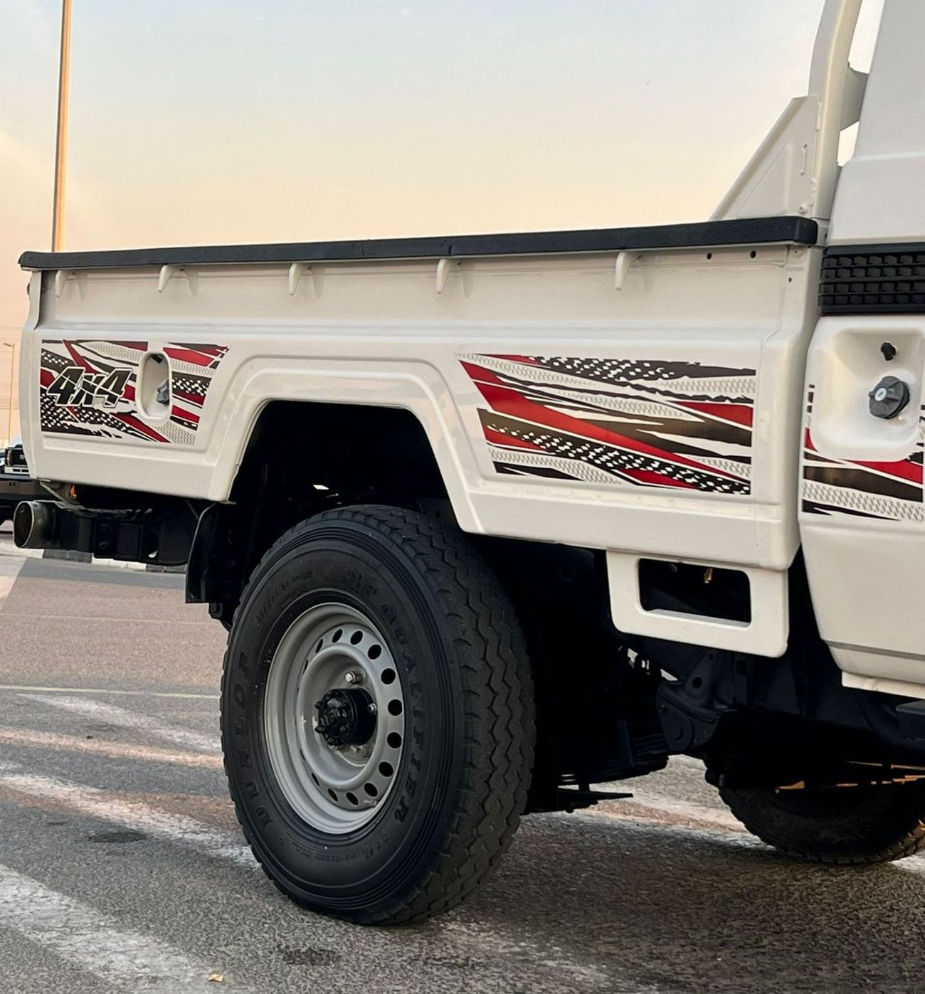 تويوتا لاند كروزر بيك آب 2018 Toyota Land Cruiser Pick up - Single Cabin - 4.0L V6 - AWD 4x4 - Patrol Manual - Fully Maintain