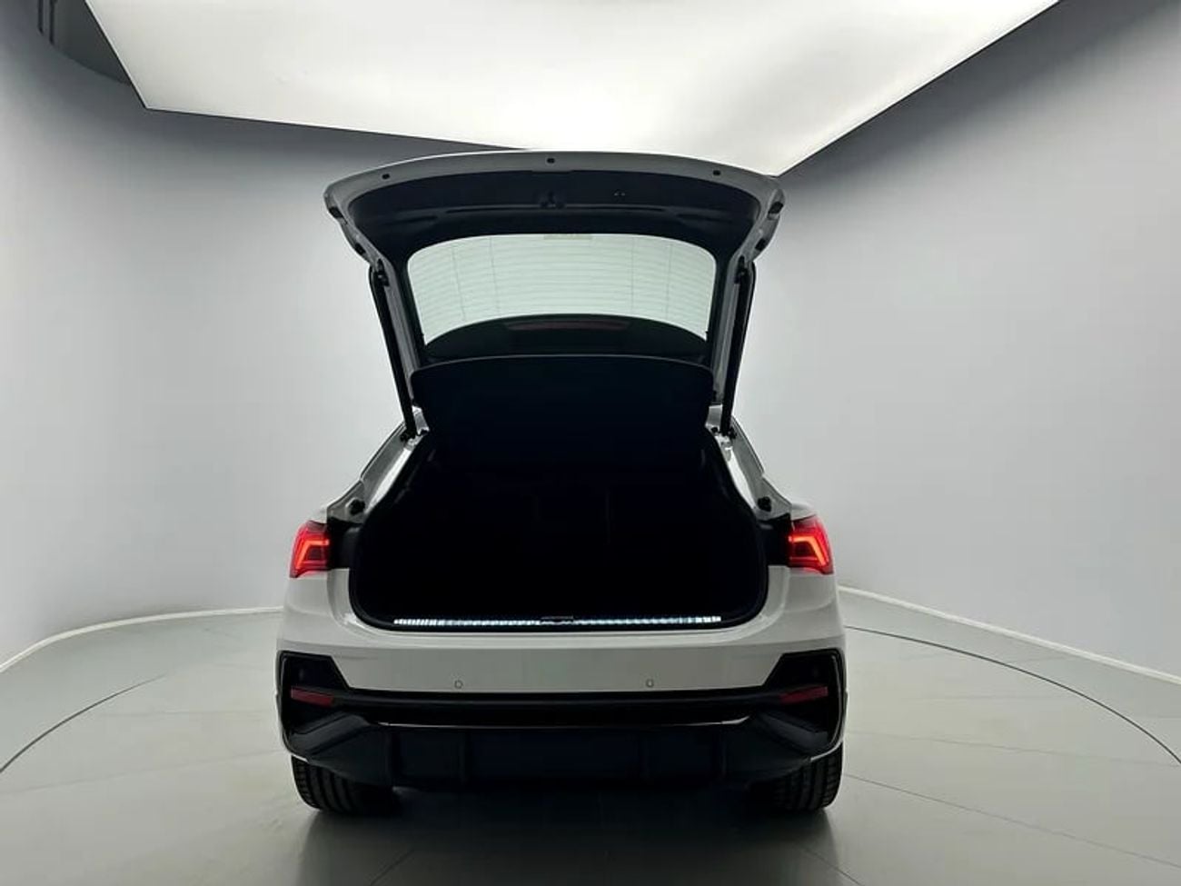 أودي Q3 40 TFSI S-LINE SPORTBACK quattro 180hp (Ref# 1172633)