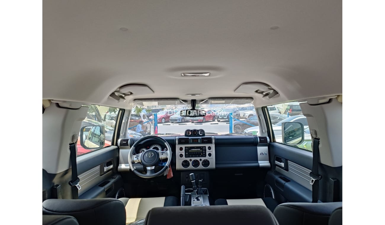 Toyota FJ Cruiser 4.0L PETROL / REAR CAMERA / DIFF LOCK / GCC SPECS / 4WD (CODE # 67859)