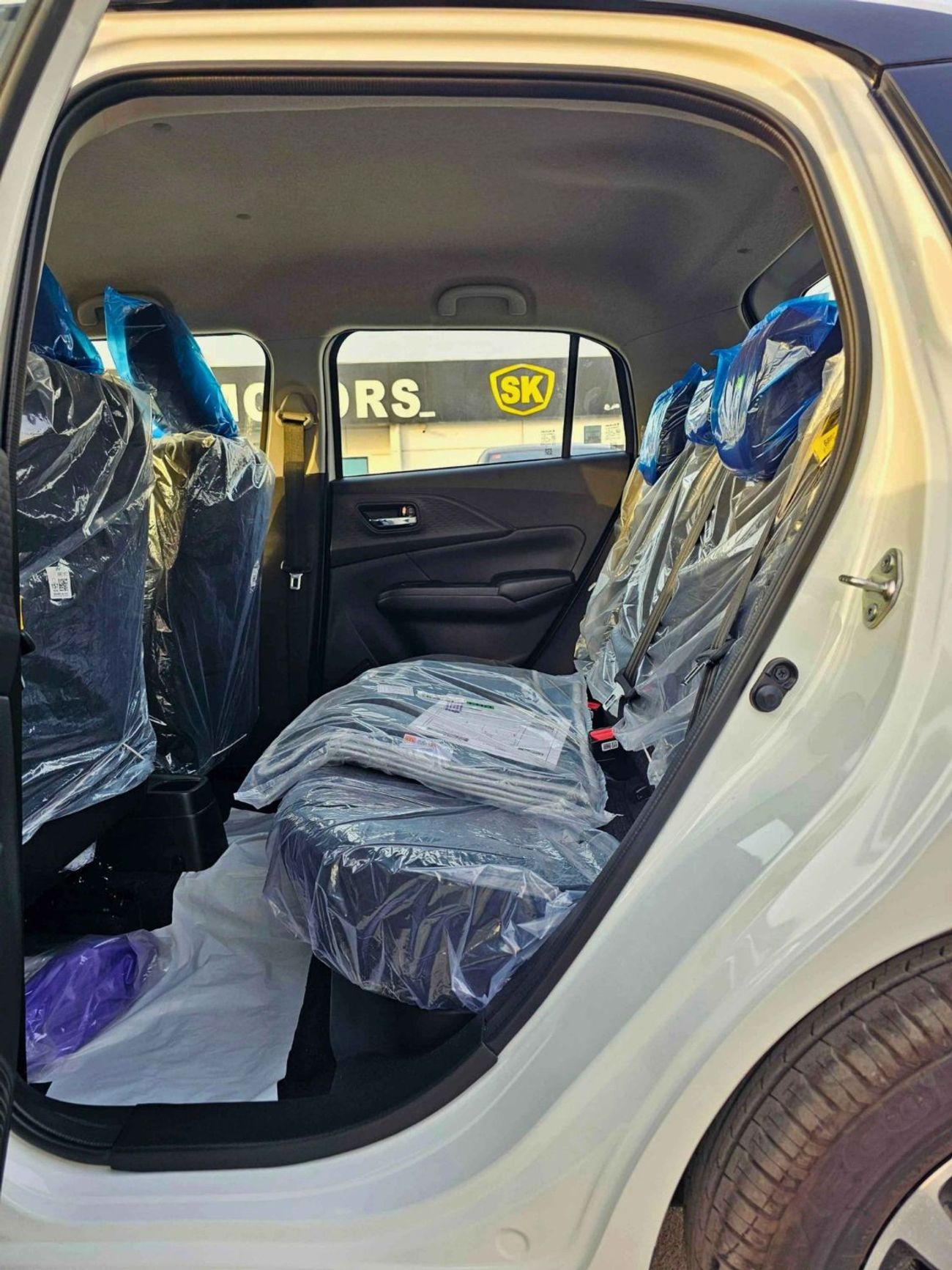 سوزوكي سويفت GLX DUAL TONE / 1.2L PETROL A/T/ PUSH START, REAR PARKING SENSOR , REAR CAMERA (CODE # SGLX)