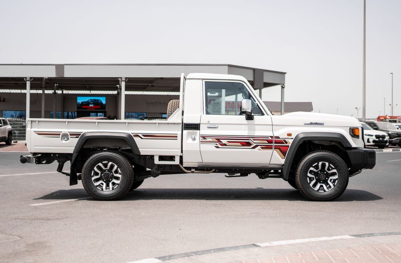 تويوتا لاند كروزر بيك آب 2025 Toyota Land Cruiser LC 79 4.0L MT Petrol (White)