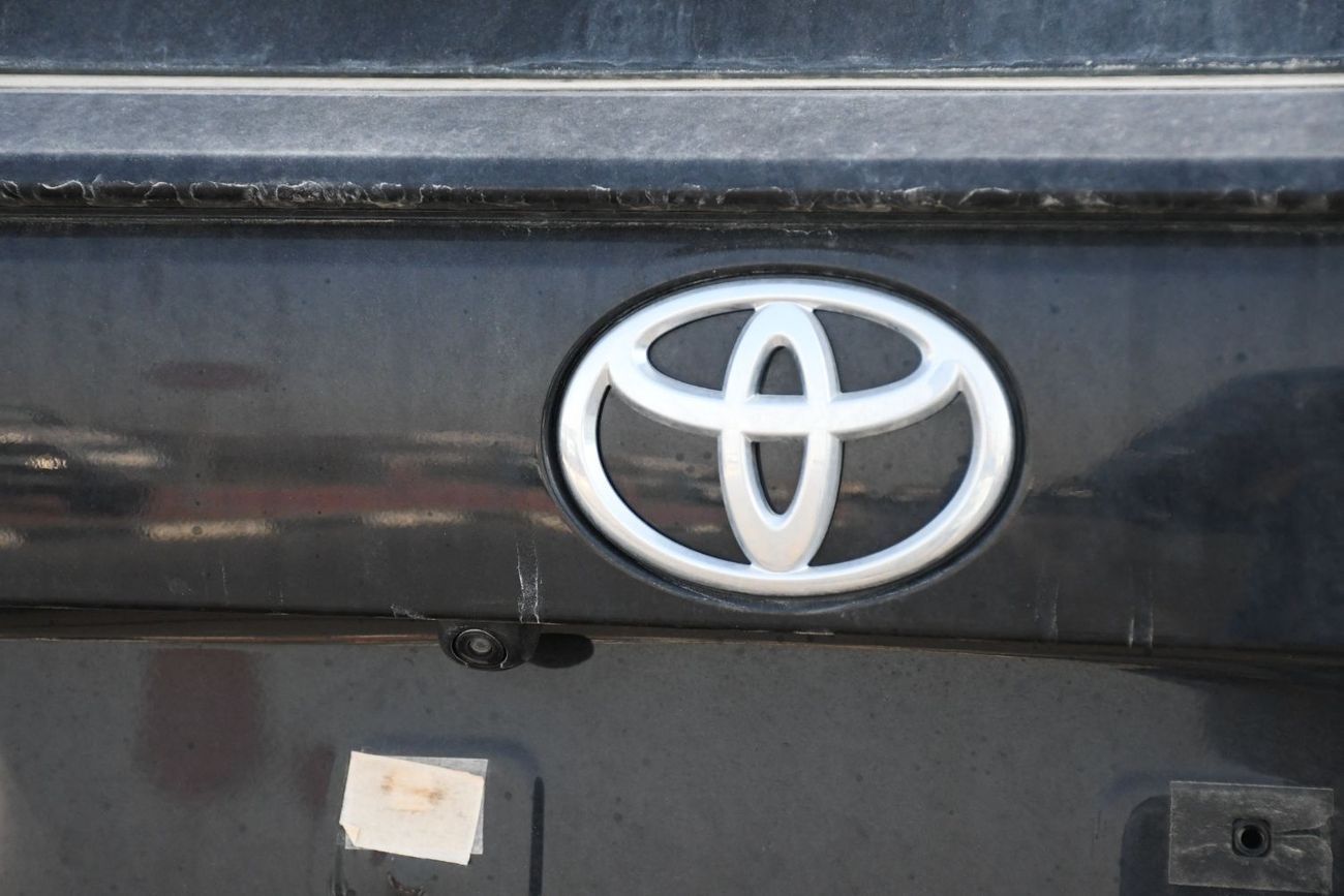 Toyota RAV4 2.5L XLE PETROL WITH SUNROOF  (FOR LOCAL10 %)