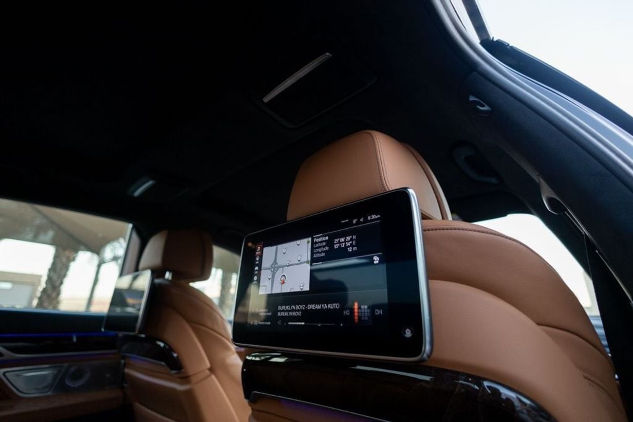 BMW 750Li xDrive 4.4L (523 HP)