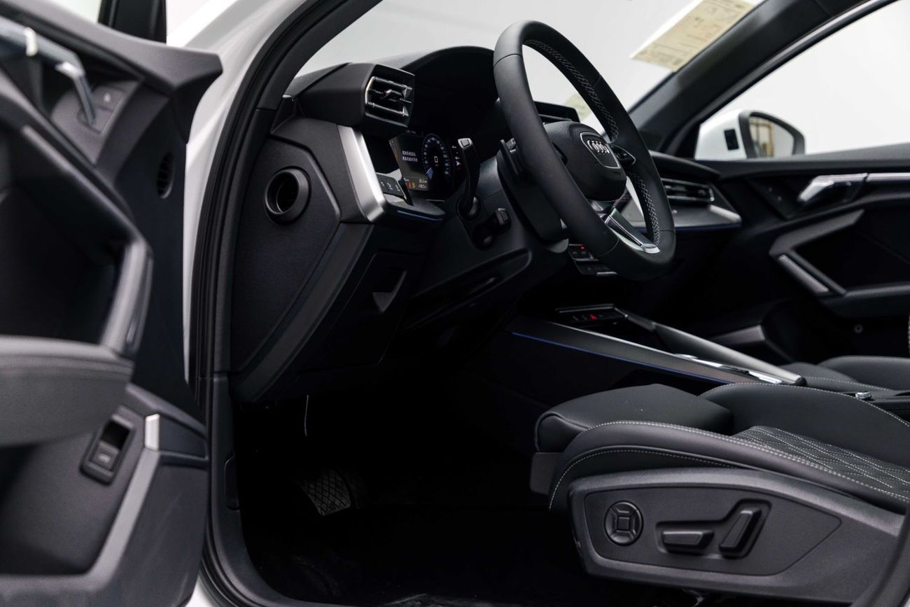 أودي A3 Sportback Flight Premium 1.5L - White Inside Black