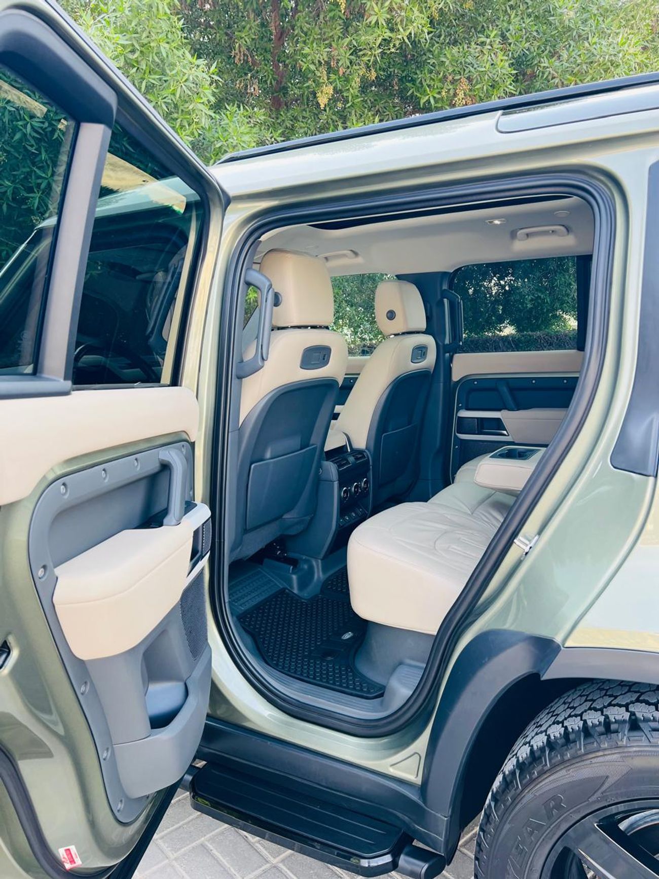 Land Rover Defender 110 SE P400 3.0L