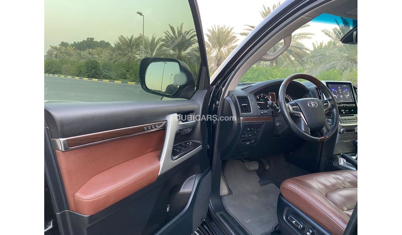 Toyota Land Cruiser Toyota Land Cruiser VXR 2016 V8 5.6L Diesel Orginall Paint - Perfect condition - Full Options