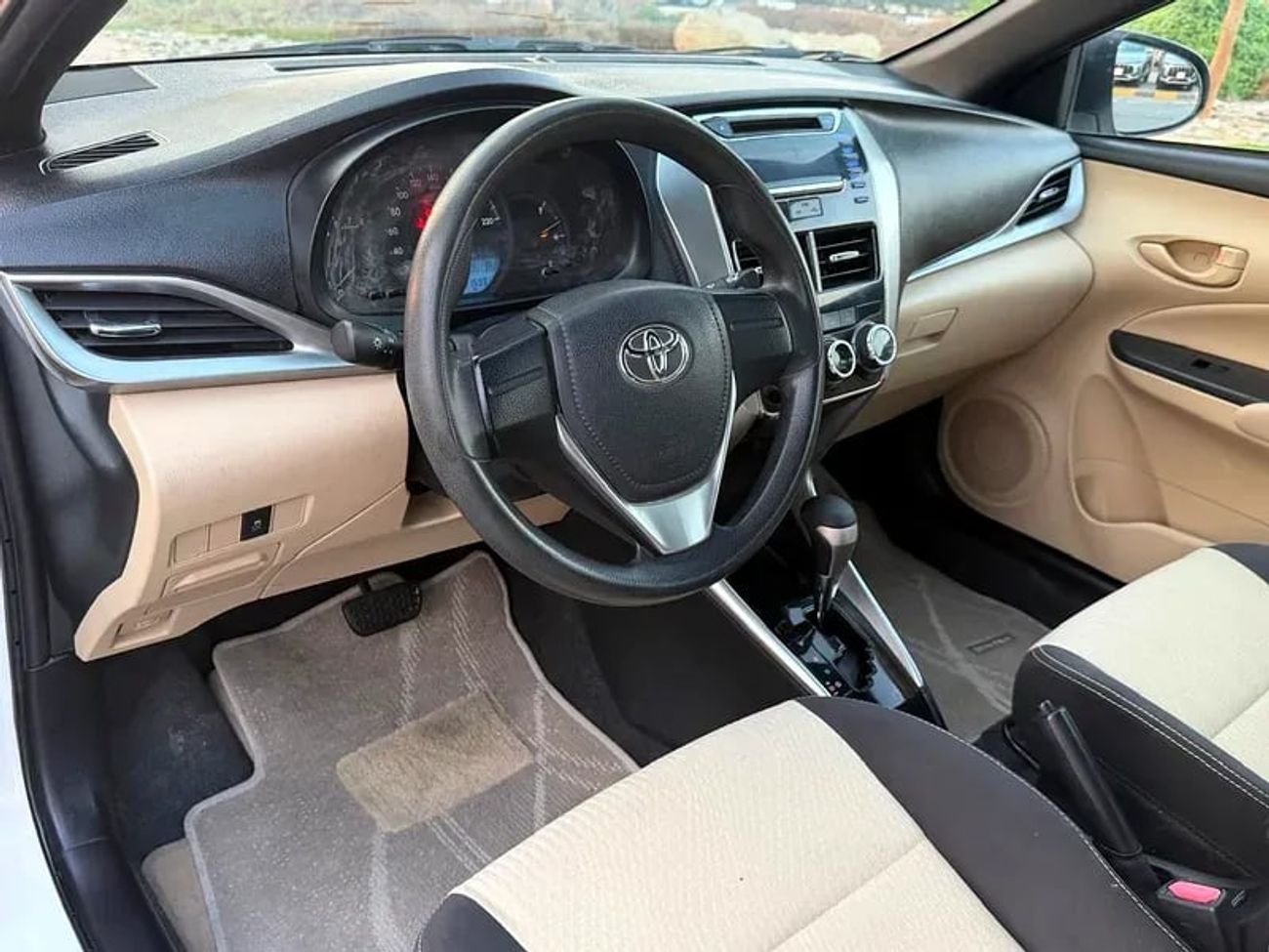 Toyota Yaris E 1.5L (105 HP) TOYOTA YARIS E IN PERFECT CONDITION