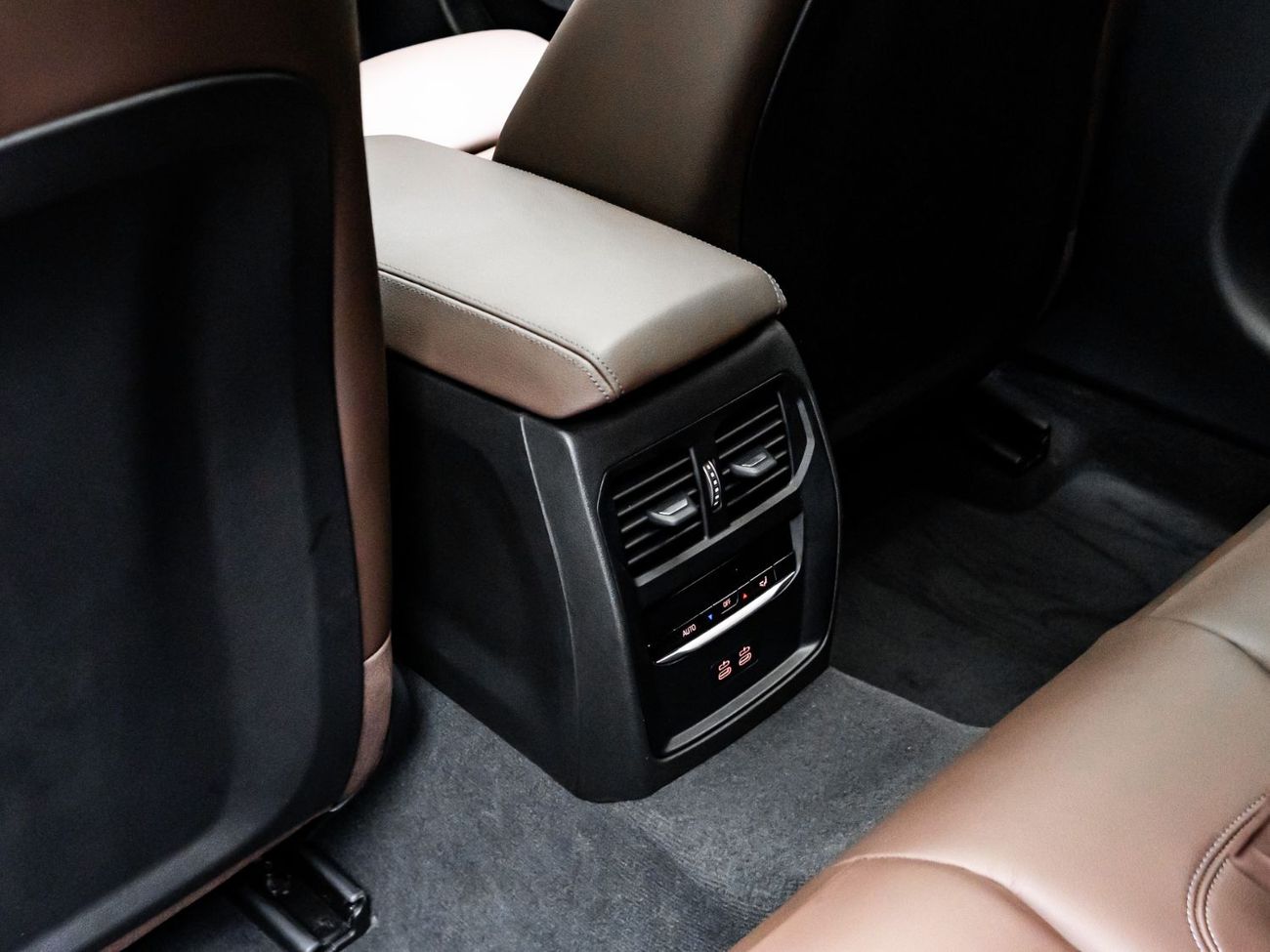 بي أم دبليو 340i 2025 BMW M340i xDrive, December 2029 BMW Warranty + Service Contract, Low KMs, GCC