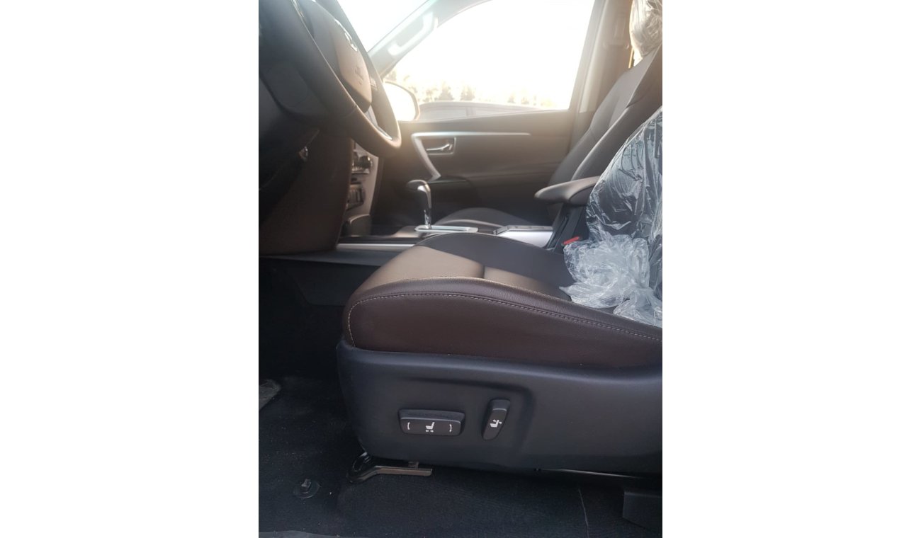 Toyota Fortuner SR5  V6 4.0L WITH LEATHER SEATS