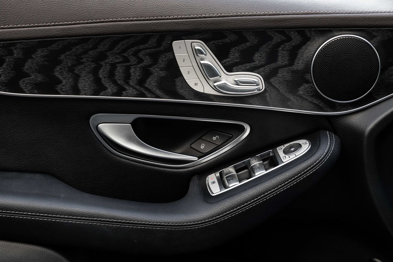 مرسيدس بنز GLC 250 GLC 250 4MATIC | 2,138 P.M | 0% Downpayment | Warranty | Pristine!