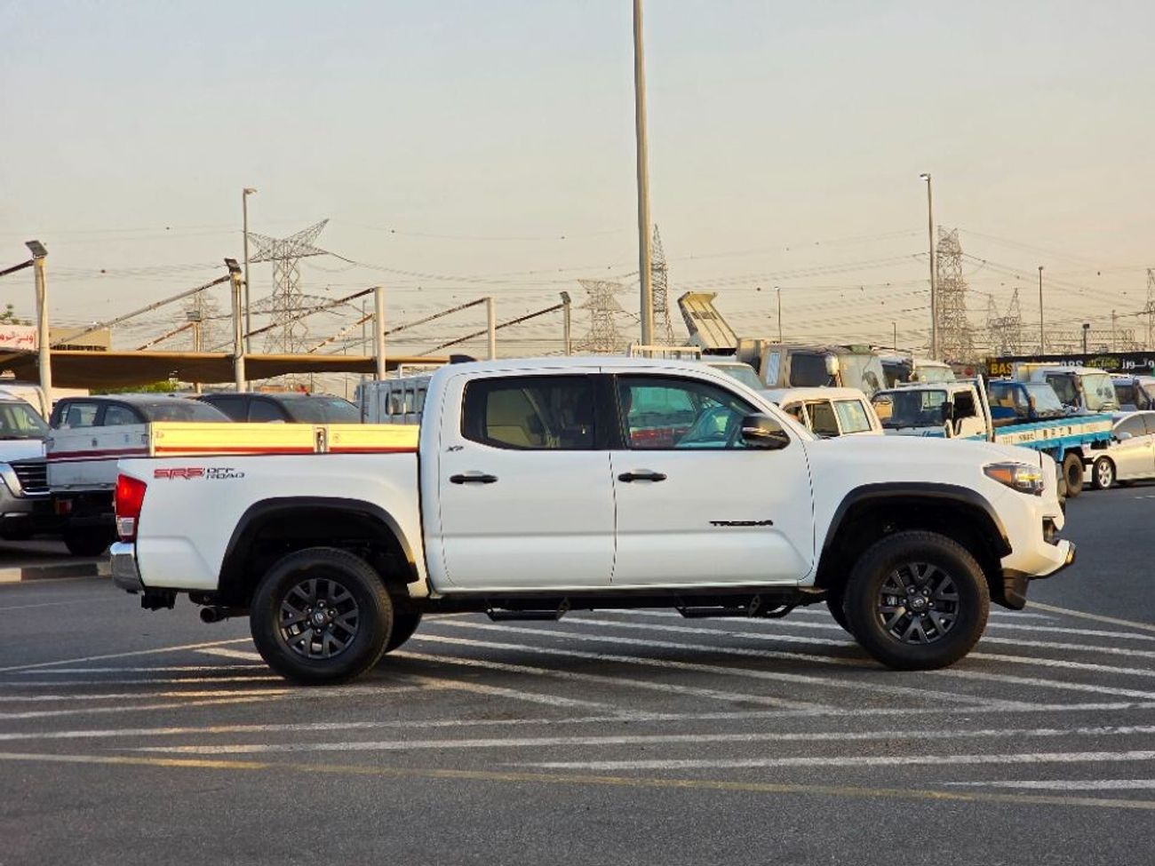 تويوتا تاكوما 2023 Model SR5 Push button, 4x4 and leather seats