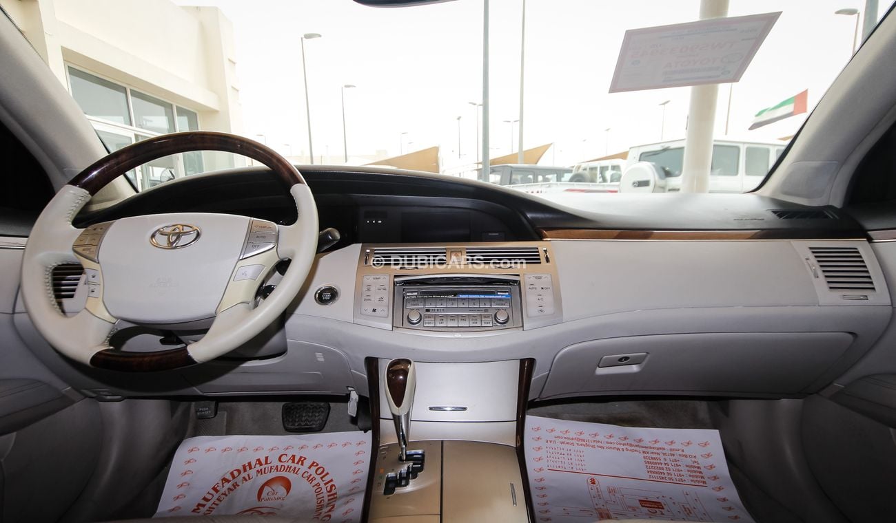 تويوتا افالون Limited