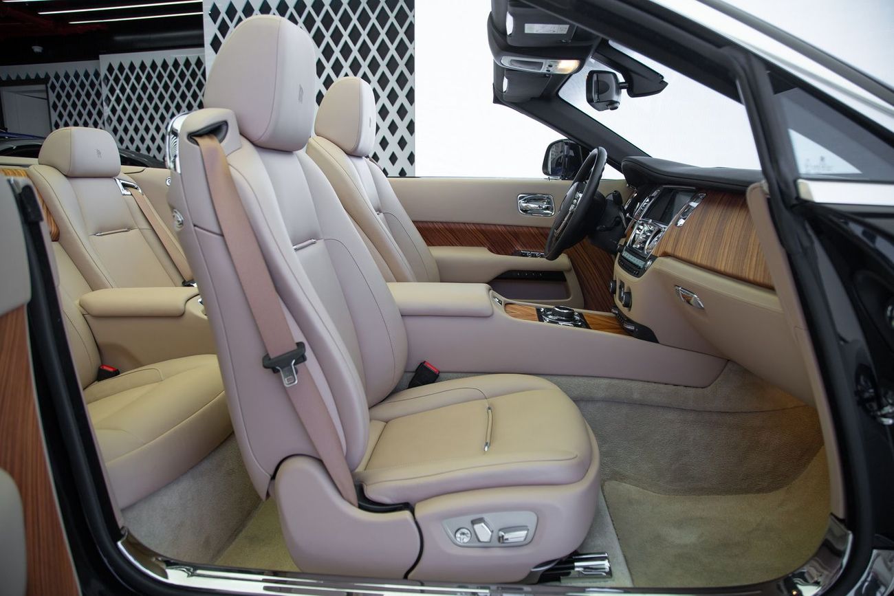 رولز رويس داون Rolls Royce Dawn