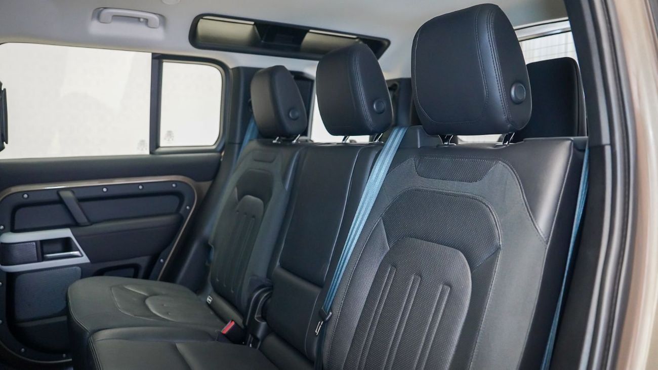 لاند روفر ديفندر P400 110 First Edition 3.0L (7 Seater) Widetrack | AED 3,980 PM | Special Edition, 7 Seats |