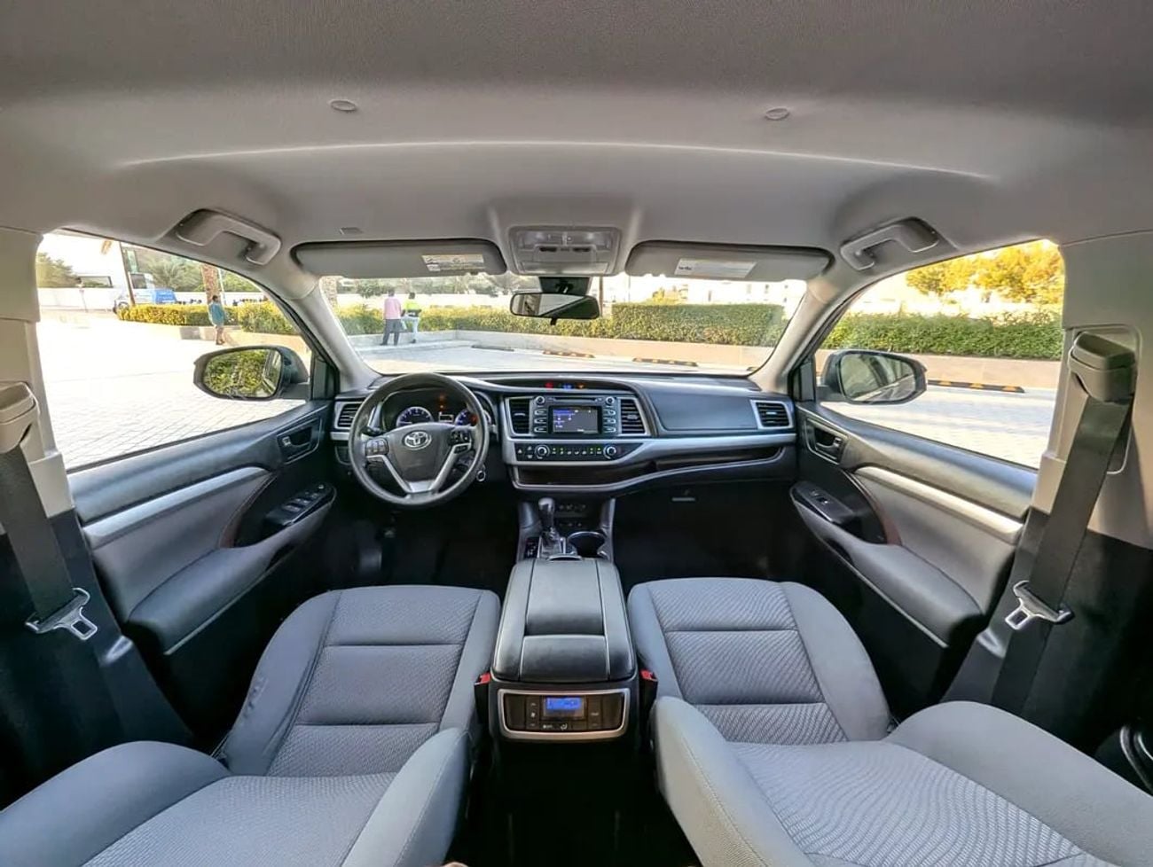 تويوتا هايلاندر Le Plus 3.5L V6- Rear Camera - 7 Seater