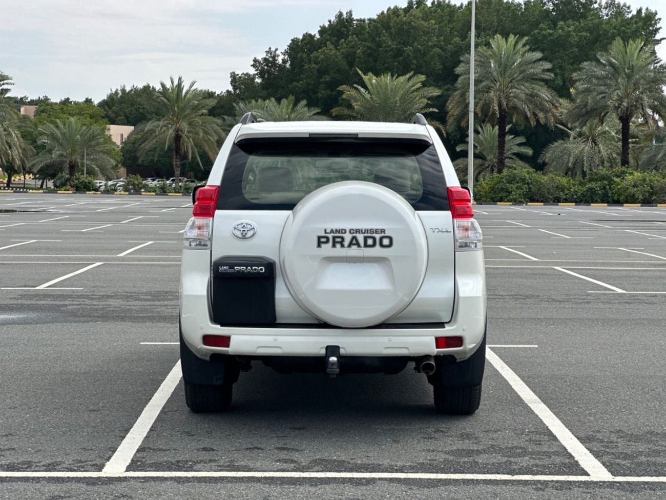 تويوتا برادو Std موديل 2013 خليجي حاله ممتازه من الداخل والخارج قطعه واحده صبغ نظافه