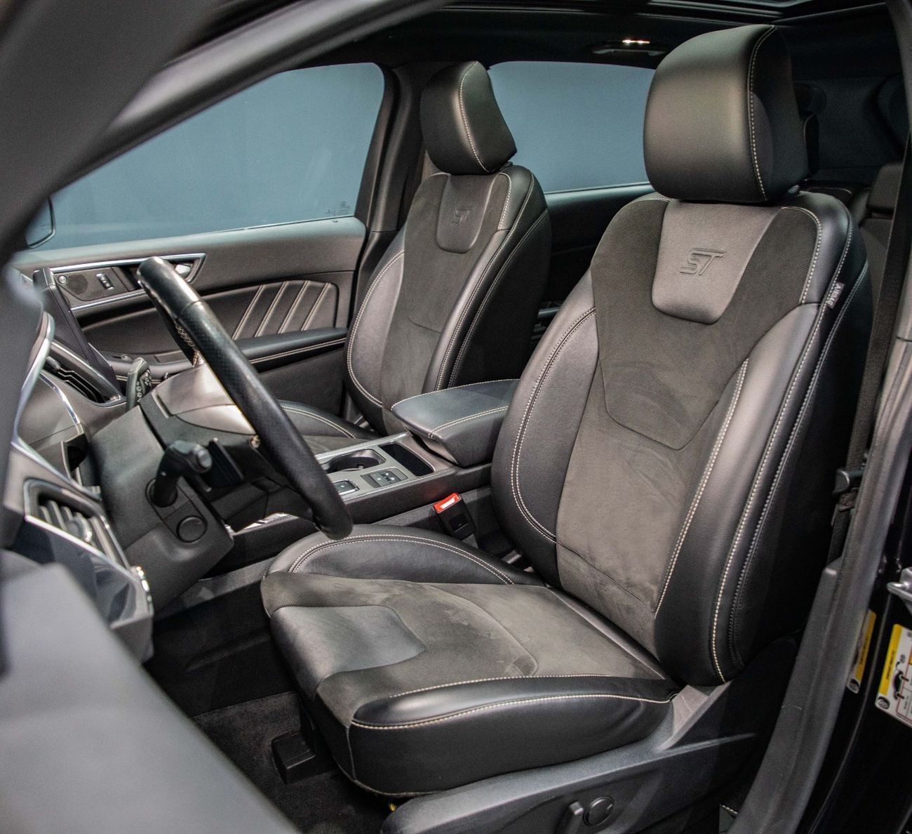 Ford Edge ST Black Exterior Package • Agency Warranty + Service Contract • GCC •