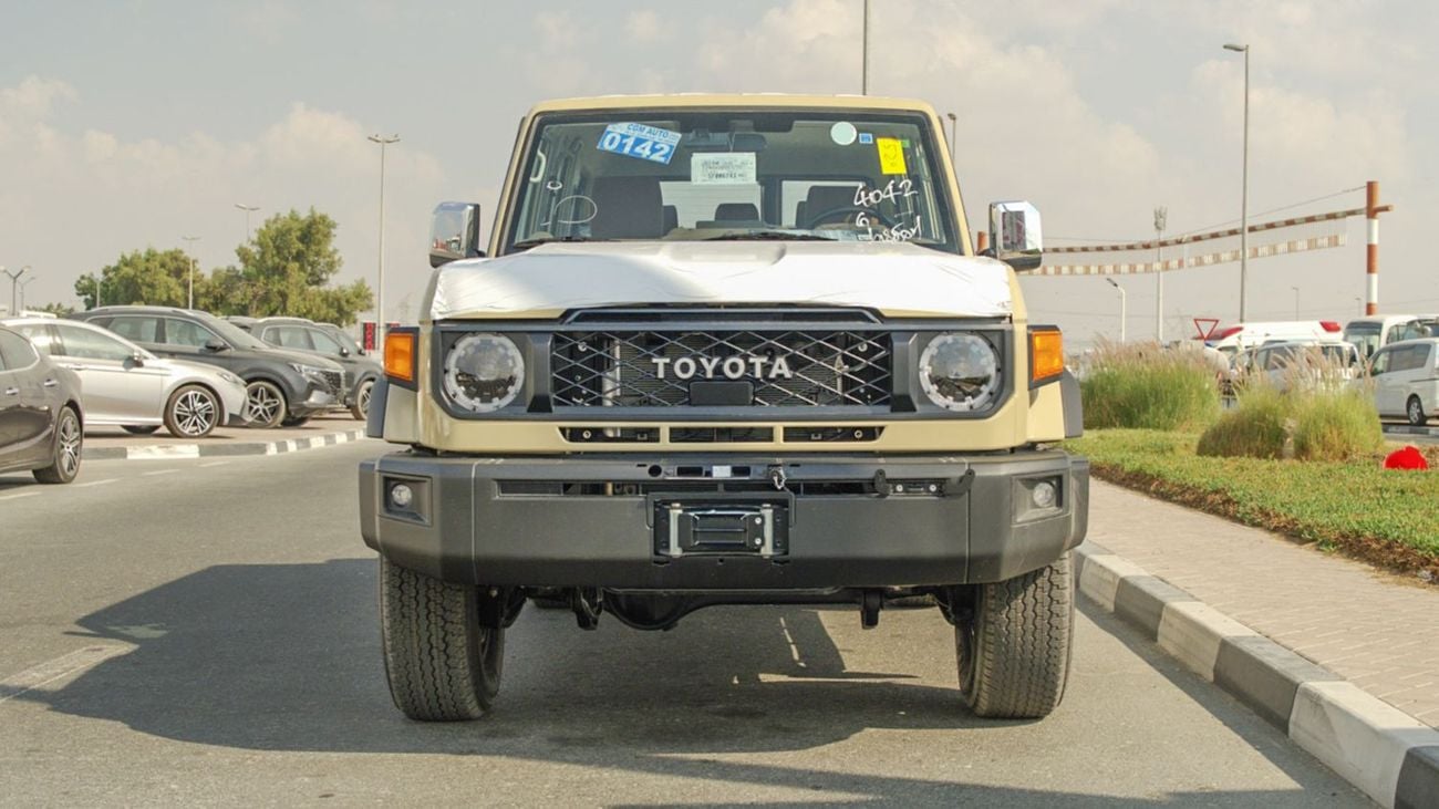 تويوتا لاند كروزر 70 2025 Toyota Land Cruiser LC 76 4.0L AT Petrol Full Option (Beige)