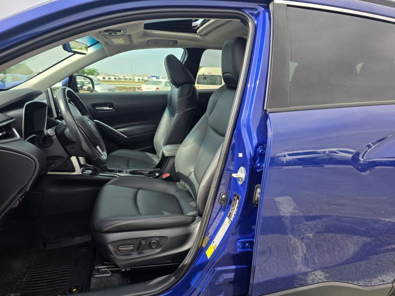 تويوتا كورولا كروس 2.0L XLE (AWD)