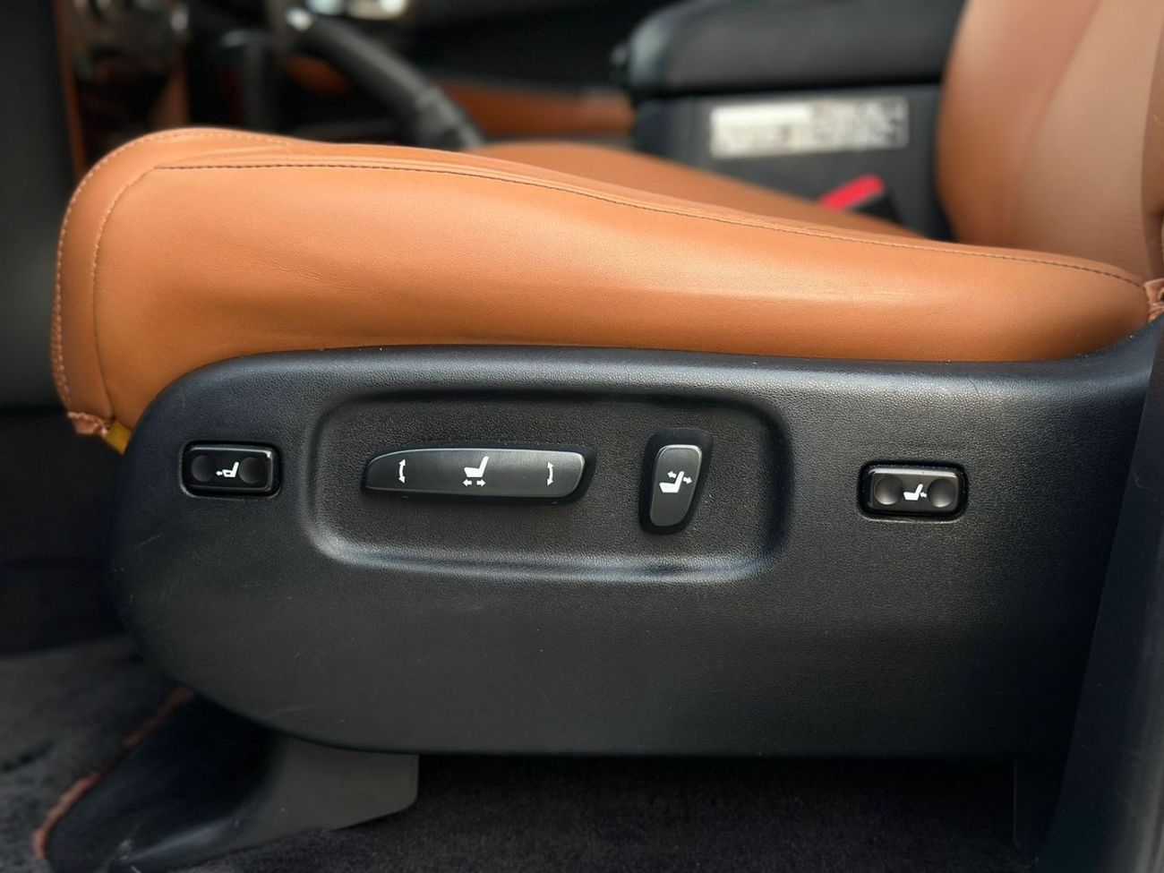 لكزس LX 570 تيتانيوم بلس