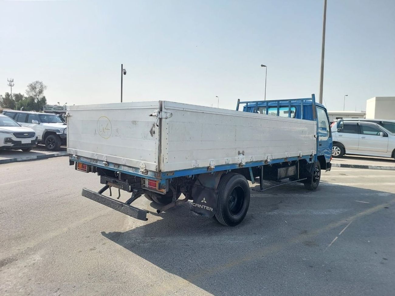 ميتسوبيشي فوسو كانتير MITSUBISHI CANTER ALUMINIUM BODY TRUCK RHD 1989 MODEL 4.2 L DIESEL MANUAL(PM22104)