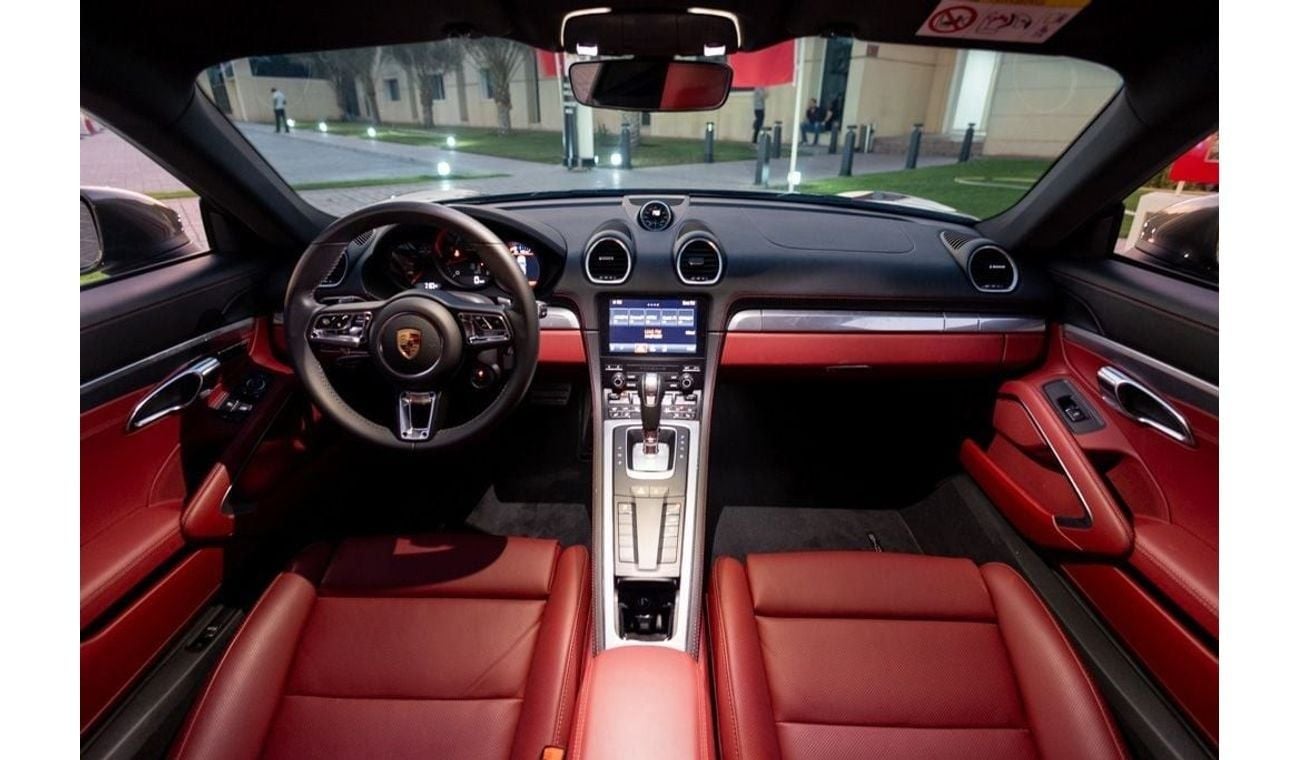 بورش كايمان 718 Porsche 718 Cayman Style Edition 2024 GCC under Agency Warranty with Flexible Down-Payment.