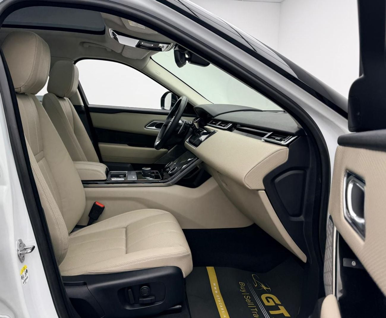 لاند روفر رينج روفر فيلار 2020 Range Rover Velar P250 SE Dynamic, Warranty, Fully Loaded, Excellent Condition, GCC