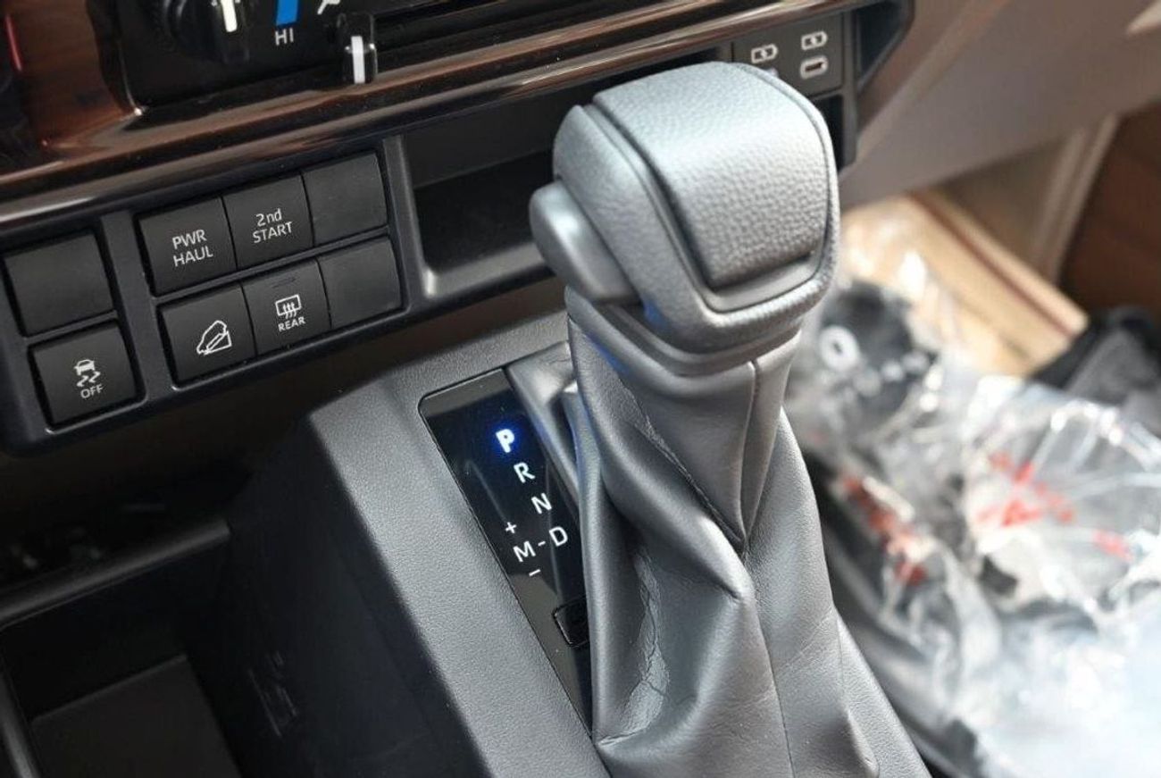 Toyota Land Cruiser 70 SUPER DELUXE V6 4.0L PETROL 5-SEATER 4WD AUTOMATIC - EURO 4