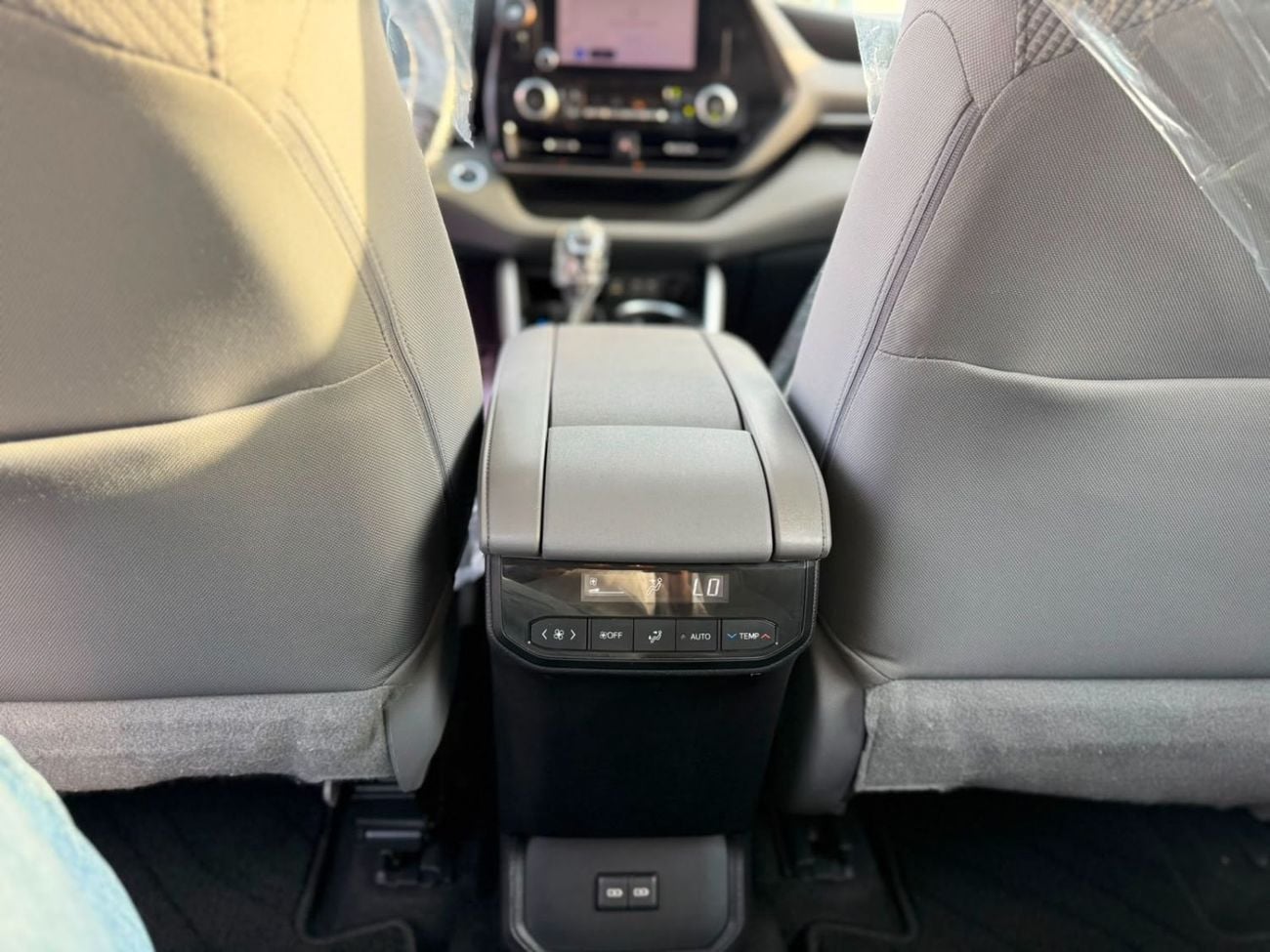 تويوتا هايلاندر TOYOTA HIGHLANDER GLE HEV - A/T . Hybrid . SUV . 4X4 . 7 Seats . 2023 Model
