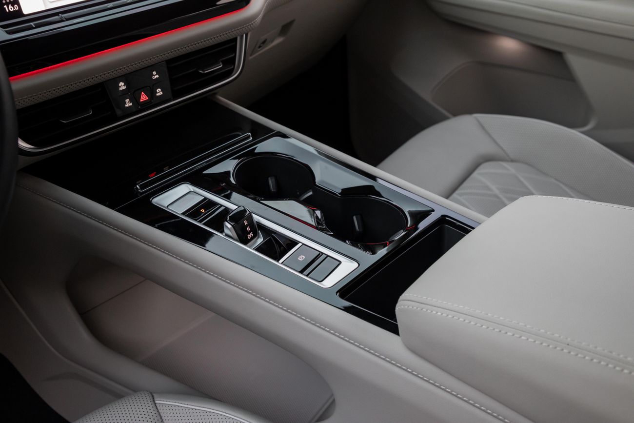 فولكس واجن تيرامونت Teramont R-Line | 3,388 P.M | 0% Downpayment | VW Warranty til Dec 2027!