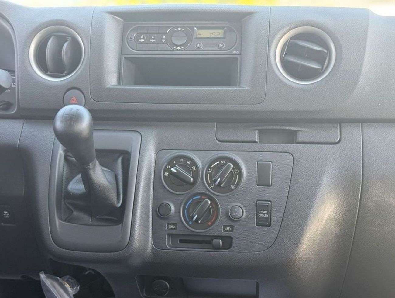 Nissan Urvan 2025 NISSAN URVAN 2.5L DSL, M/T, HR, 16 SEATE, MID OPTION