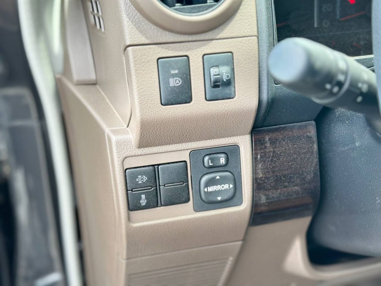 تويوتا لاند كروزر بيك آب S/C LC79 2.8 لتر ديزل أوتوماتيك // 2026 // كاملة المواصفات مع رادار، ثلاجة، قفل تفاضلي، مشغل DVD وكا