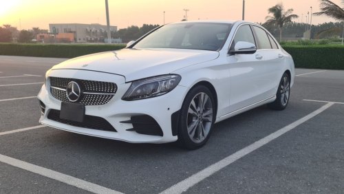 مرسيدس بنز C 300 لاكجري