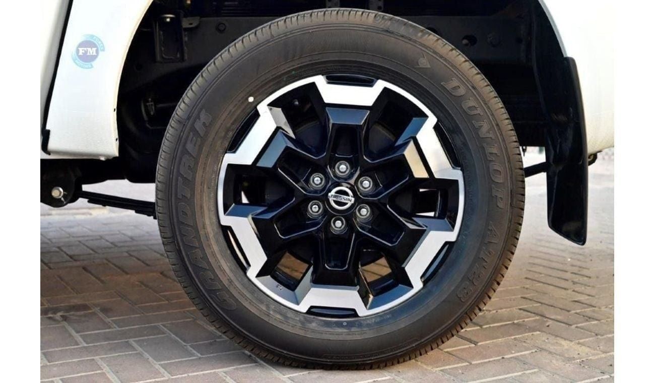 نيسان نافارا Double Cab Pickup LE 2.5L Petrol 4WD Manual