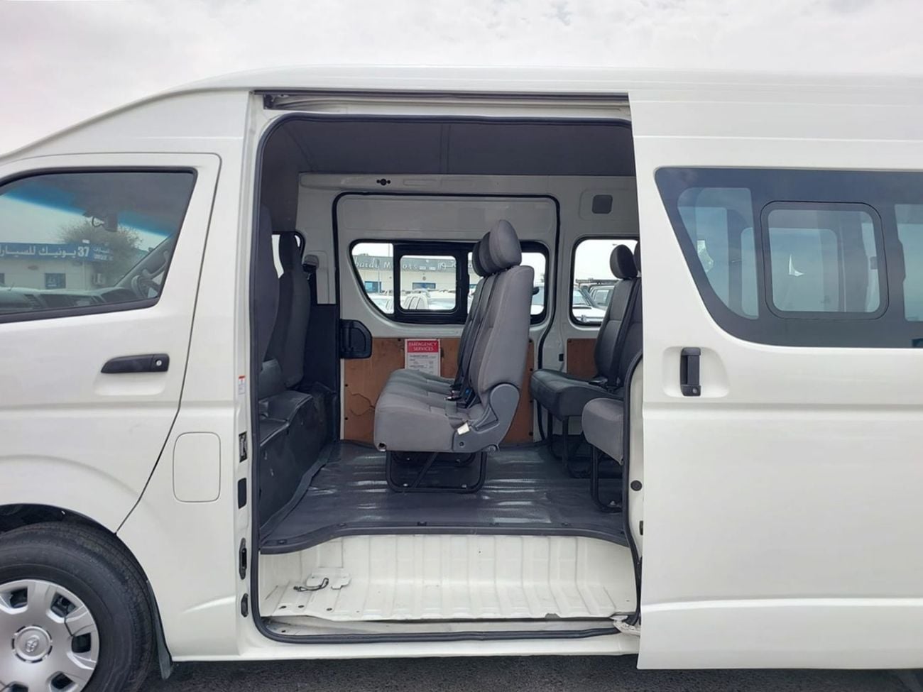 Toyota Hiace TOYOTA HIACE COMMUTER VAN RHD 2015 MODEL 3.0 L DIESEL AUTOMATIC(PM15106)
