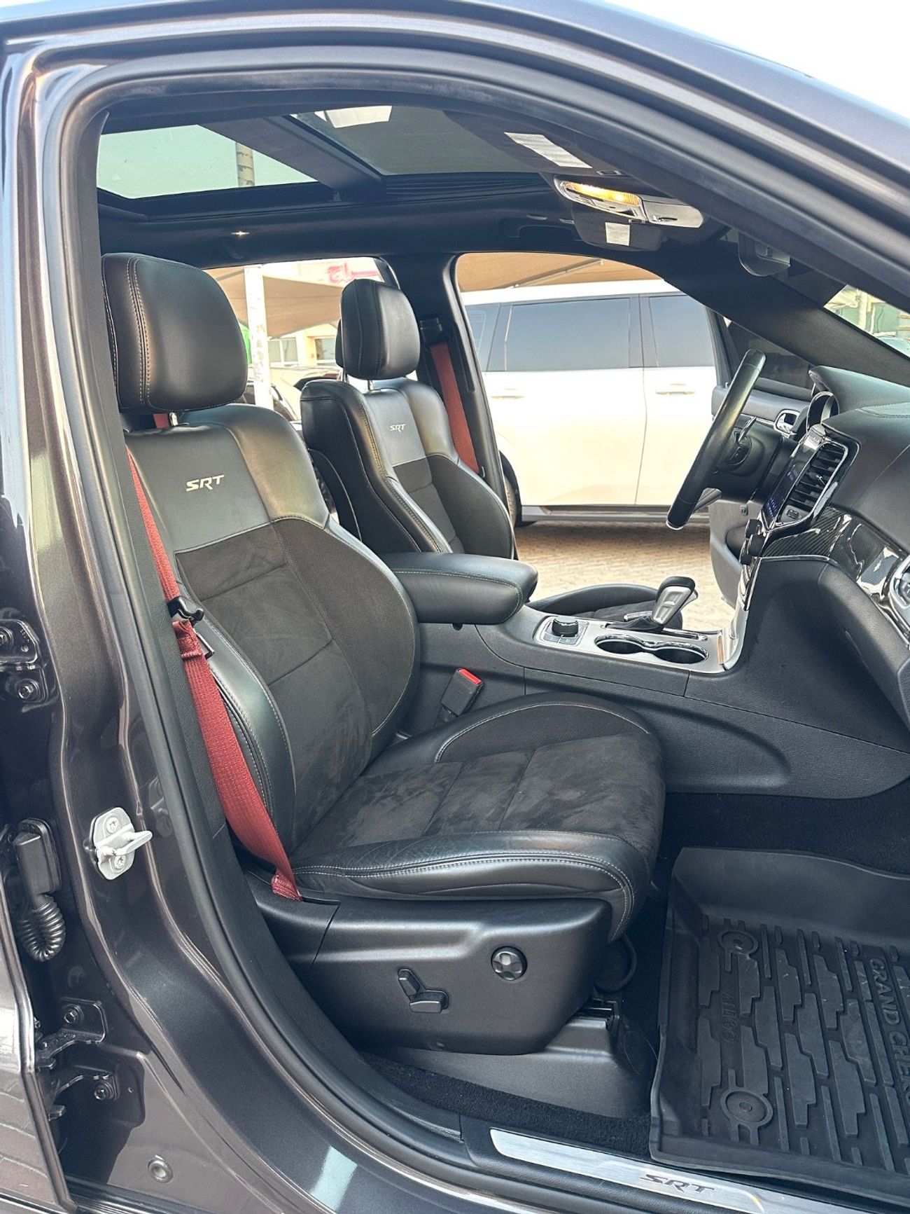 جيب جراند شيروكي 