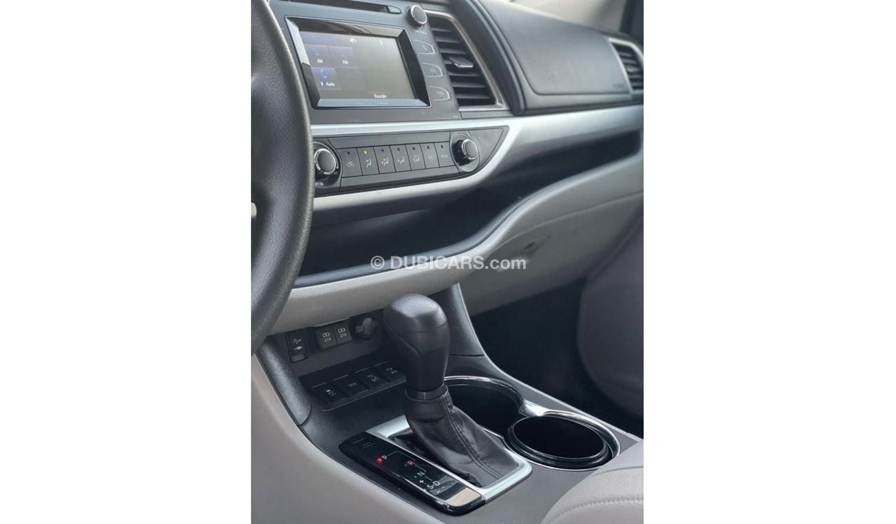 Toyota Highlander 2019 Toyota Highlander LE AWD 4X4 V6 3.5L MidOption+