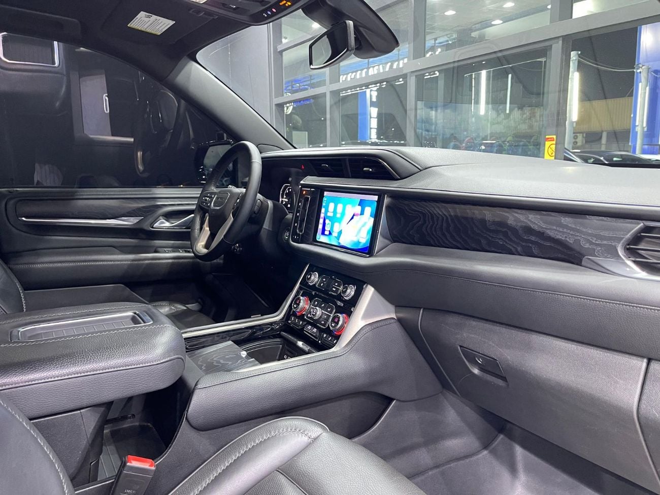 GMC Yukon Denali 6.2L (8 Seater)