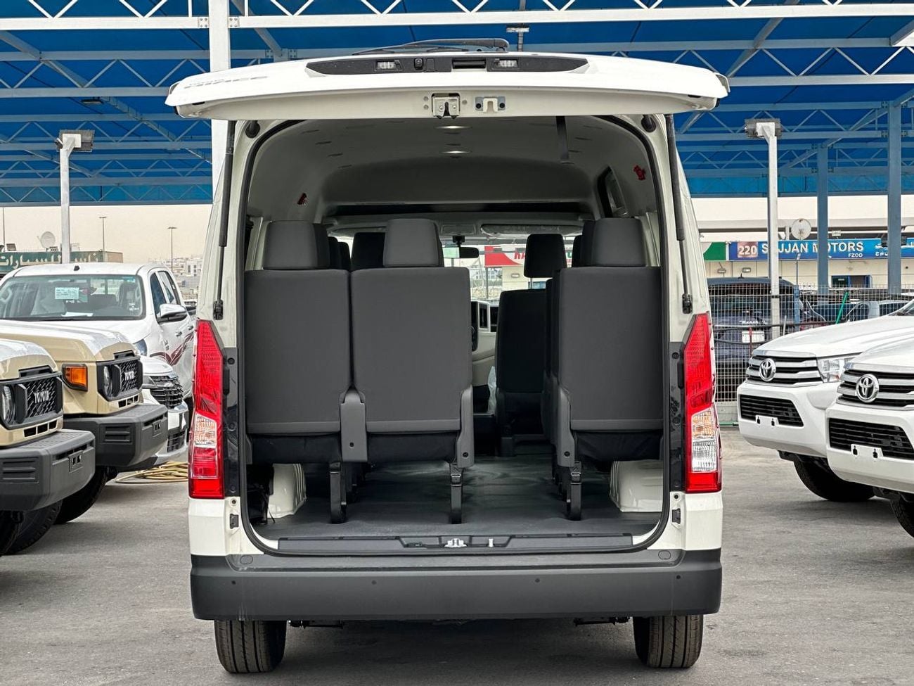 تويوتا هاياس 3.5 لتر PTR أوتوماتيك // 2026 // مزودة بمشغل DVD وكاميرا خلفية، أبواب جانبية أوتوماتيكية // عرض خاص 