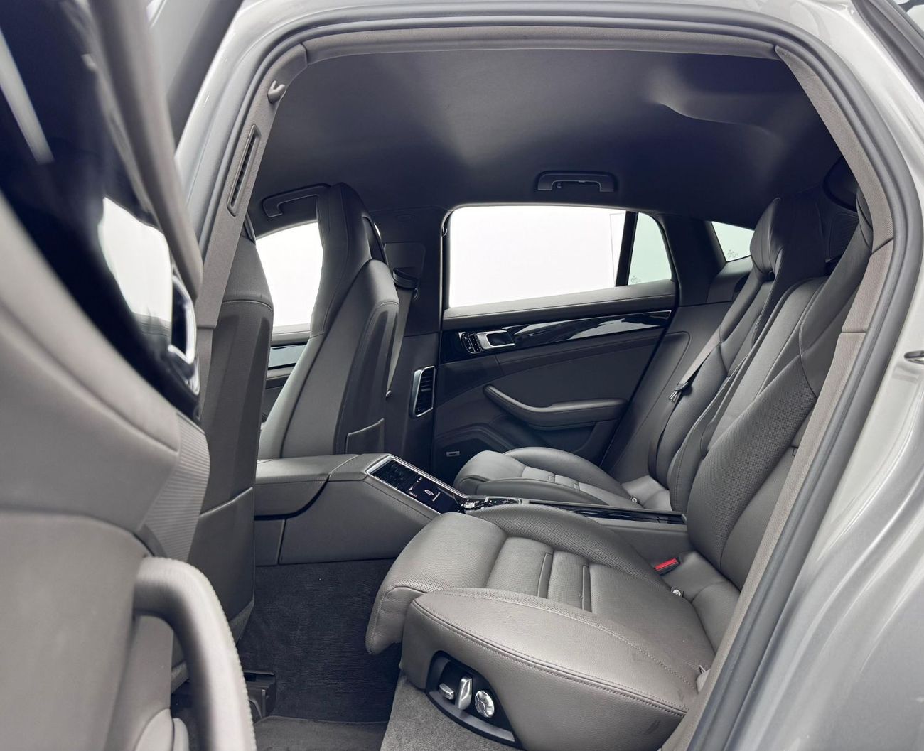 بورش باناميرا Std 3.0L (325 HP) 2018 Porsche Panamera 4,  Service History, Warranty, Low Km, Excellent Condition