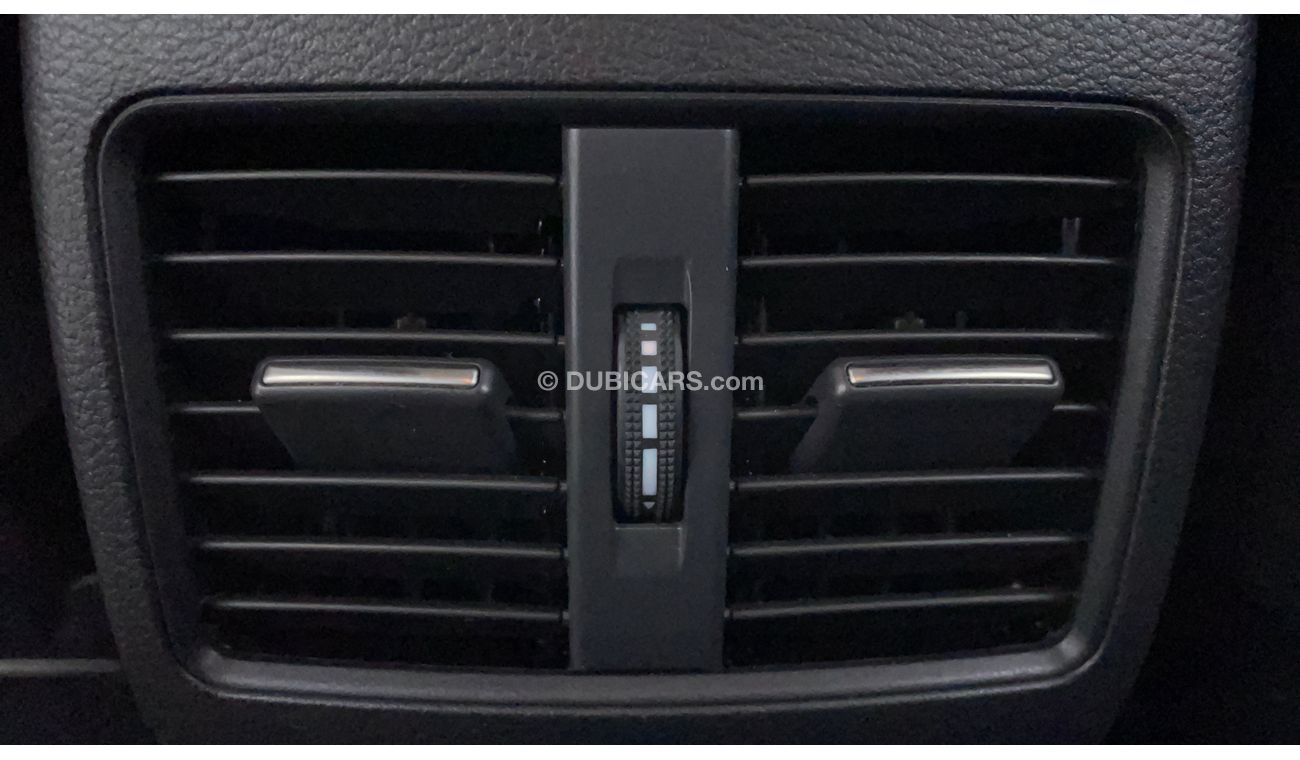 Infiniti Q30 Lexue 1600